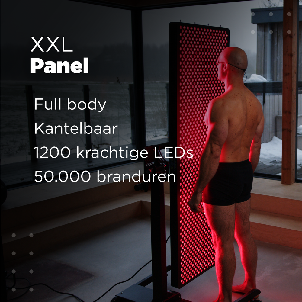 Man staat voor de Next Level Infrared XXL - Elite: full body, kantelbaar, 1.200 krachtige LED's, 50.000 branduren