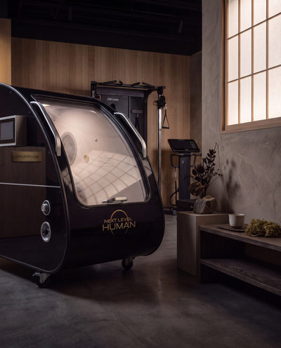 Next Level Hyperbaric 1-seats bij het raam in een ruimte in Japanse stijl