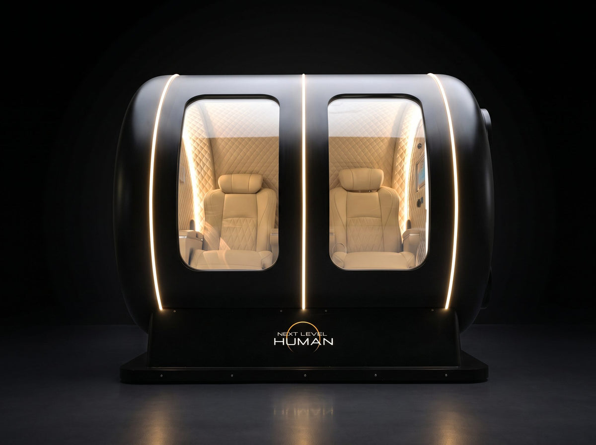 Next Level Hyperbaric 2-seats Deluxe vooraanzicht met twee ramen, donkere achtergrond